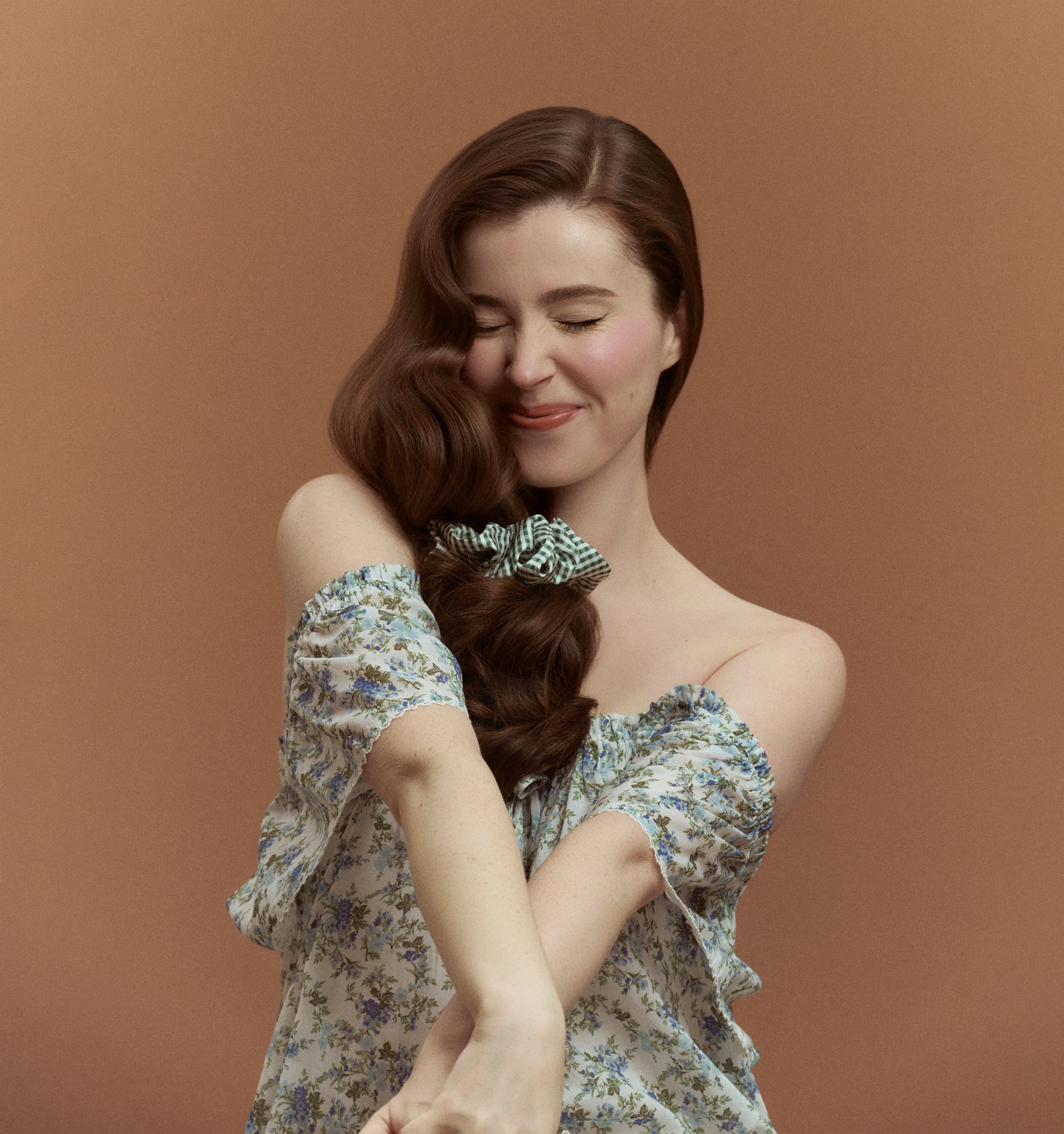 The Hill House x Wet Brush Oversized Scrunchie - Emerald Gingham - Image 4
